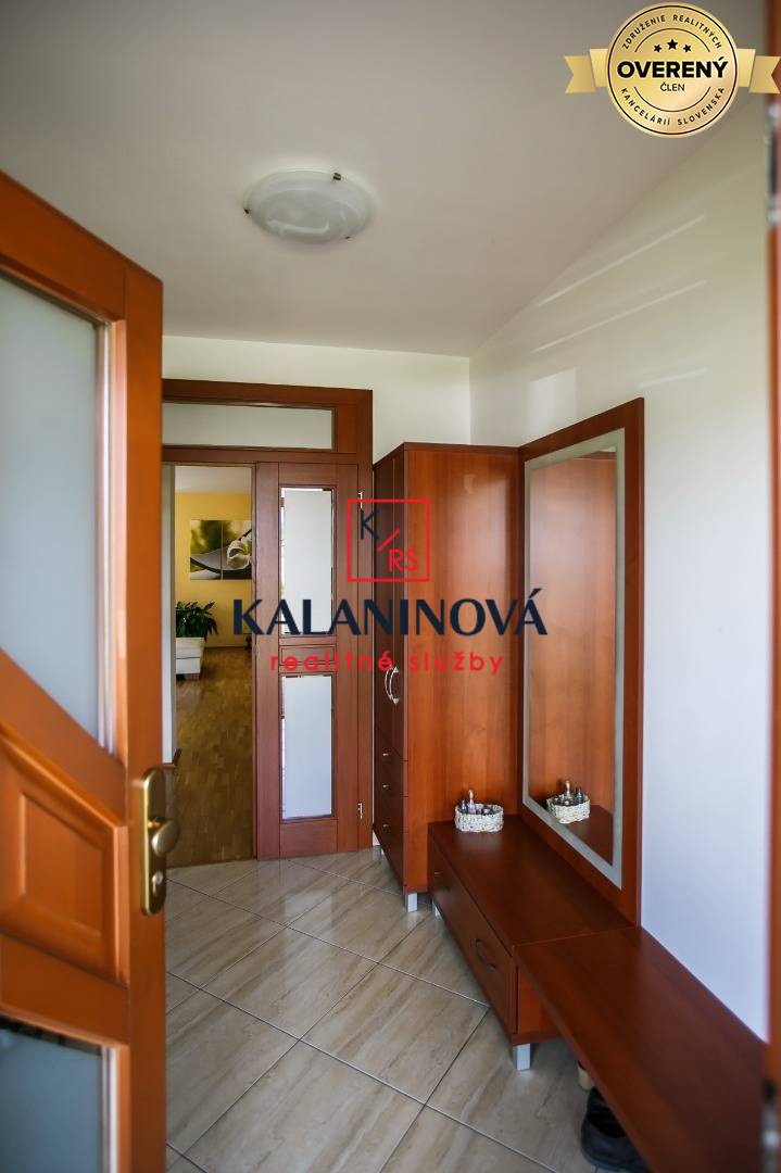 4 IMG_3444 chodba.jpg