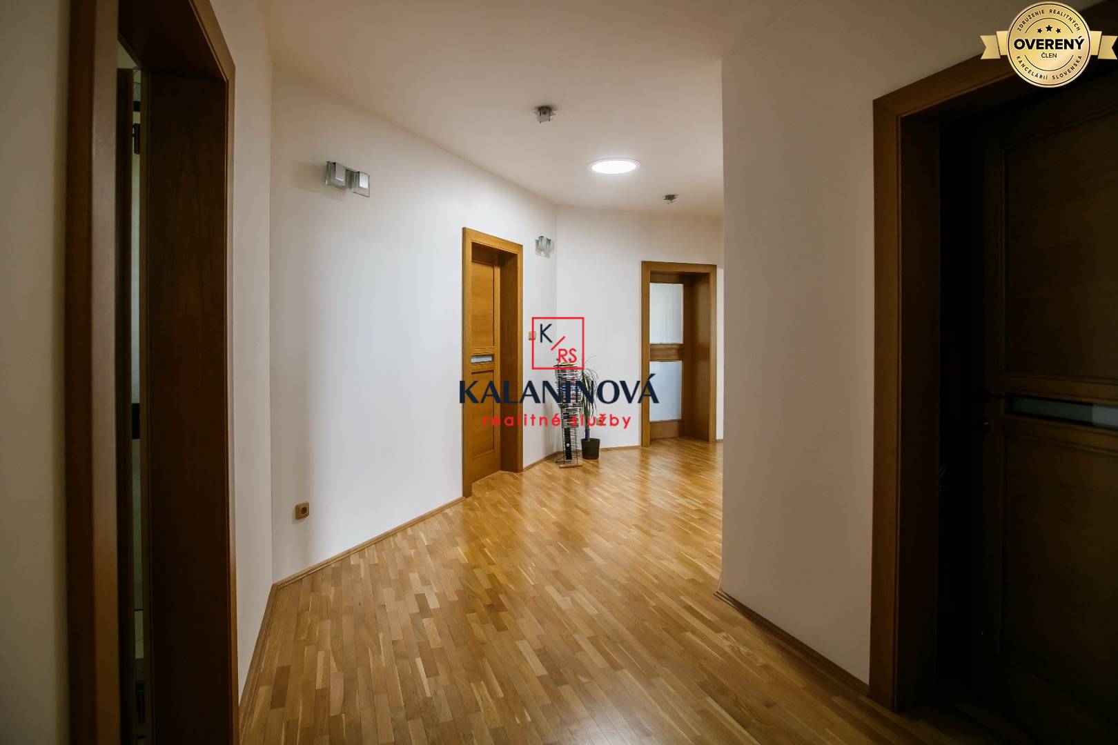 5 IMG_3474 chodba.jpg